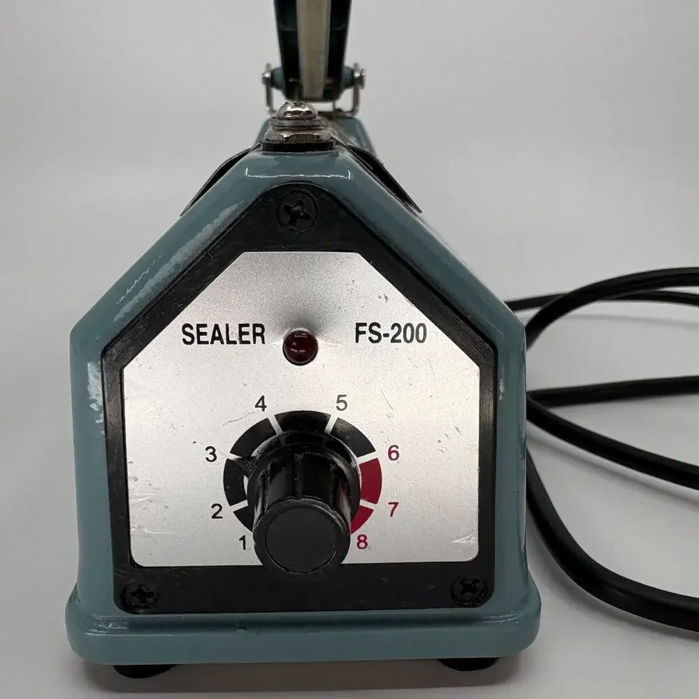 FS-200 Impulse Sealer 8 Inch 300W Plastic Bag Heat Sealer Powers On